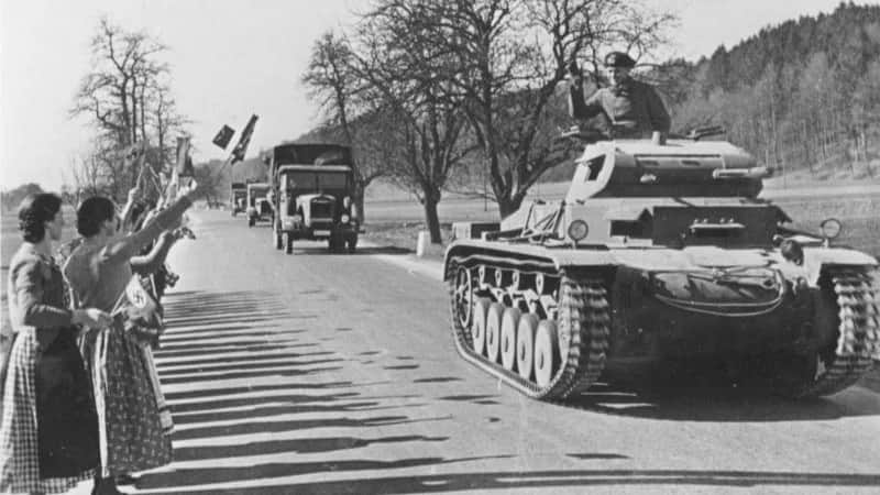 Германские войска въезжают в Австрию, 13 марта. Фото: Bundesarchiv