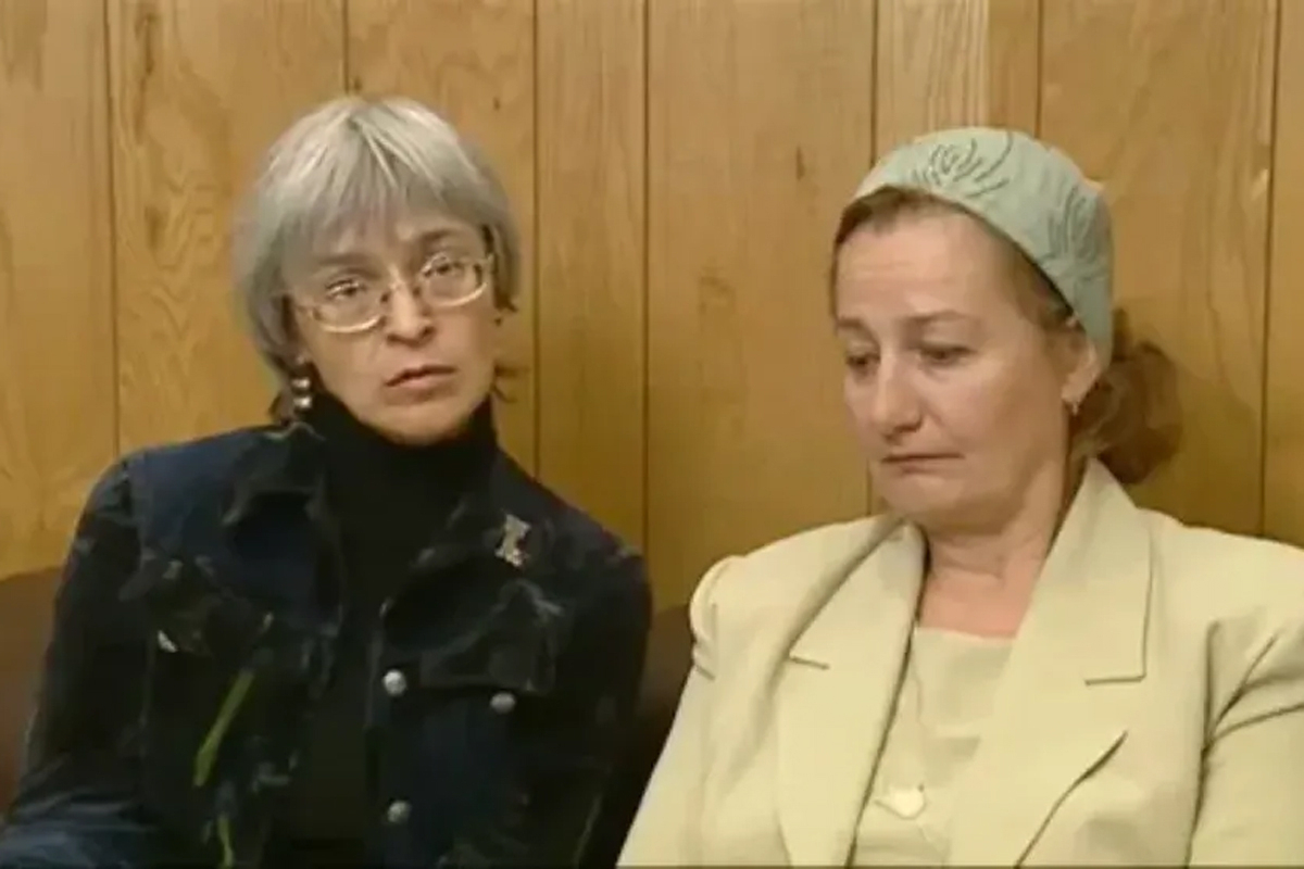 Anna Politkovskaya and Zainap Gashaeva. Photo: Screenshot from the 2008 film Letter to Anna