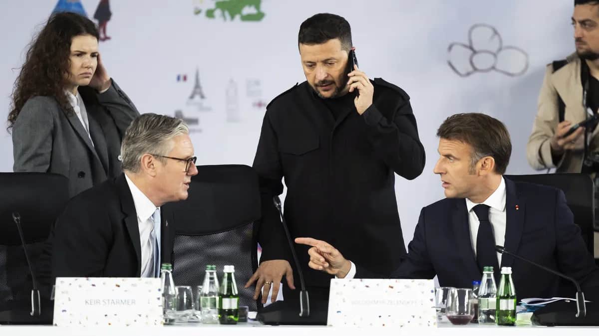 Keir Starmer, Emmanuel Macron and Volodymyr Zelensky attend the 6th European Political Community Summit in Tirana, Albania, 16 May 2025. Photo: EPA/PETER KLAUNZER