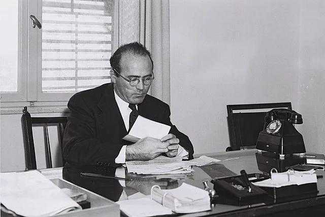 Первый директор израильской внешней разведки «Моссад» Реувен Шилоах, 1948 год. Фото: National Photo Collection of Israel
