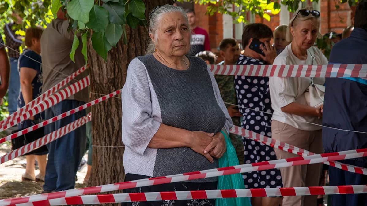 Место выдачи гуманитарной помощи эвакуировавшимся из Курской области, Курск. Фото: Дмитрий Цыганов
