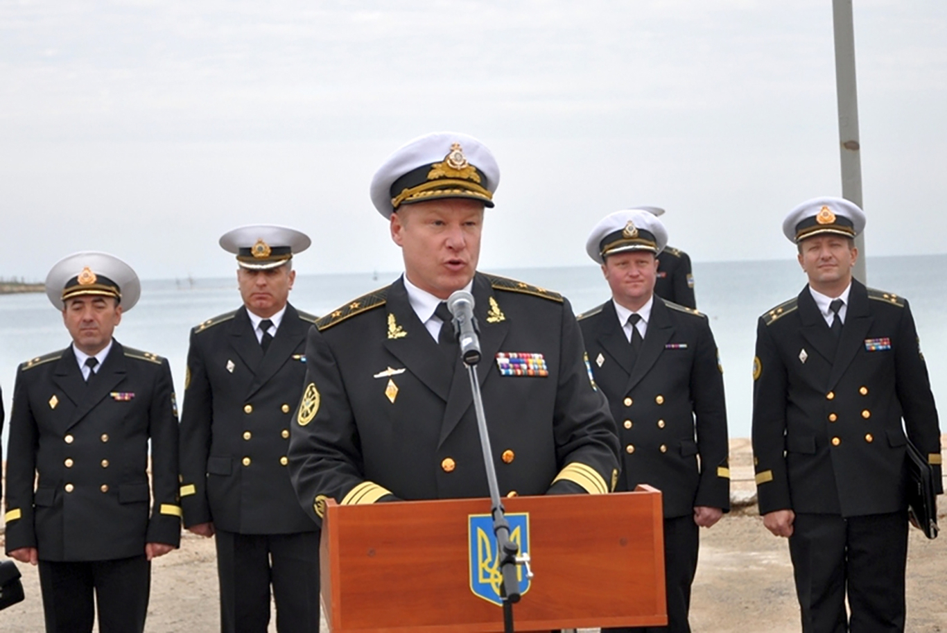 Вице-адмирал Елисеев на Севастопольской военно-морской базе, Украина, 22 октября 2013 год. Фото: Mil.gov.ua