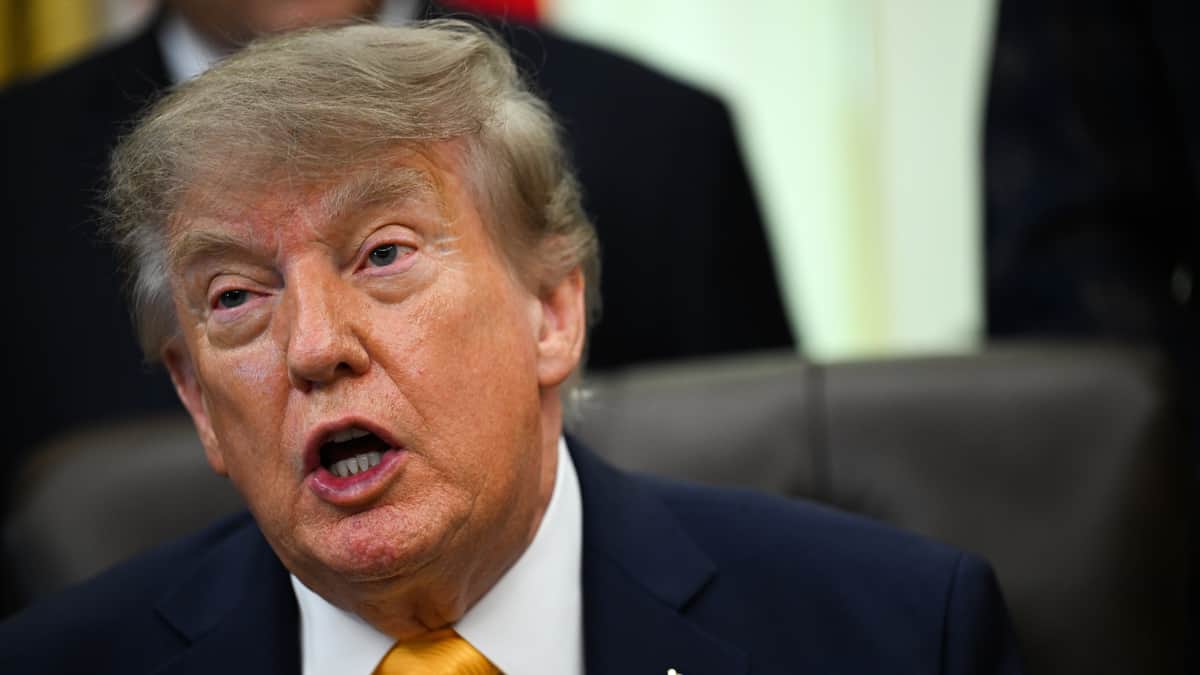 Рейтинг одобрения Трампа опустился до минимума