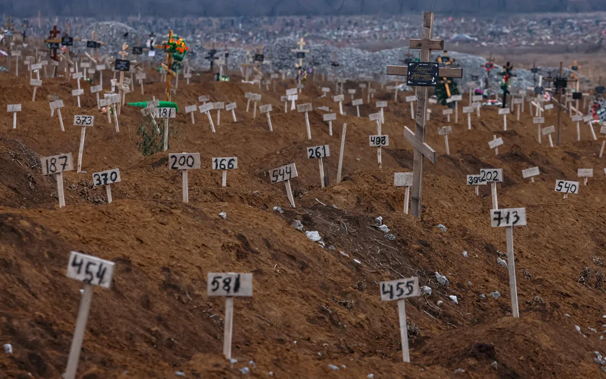 Numbers mark the graves of those killed defending the Ukrainian city of Mariupol, 10 December 2022. Photo: EPA-EFE / SERGEI ILNITSKY