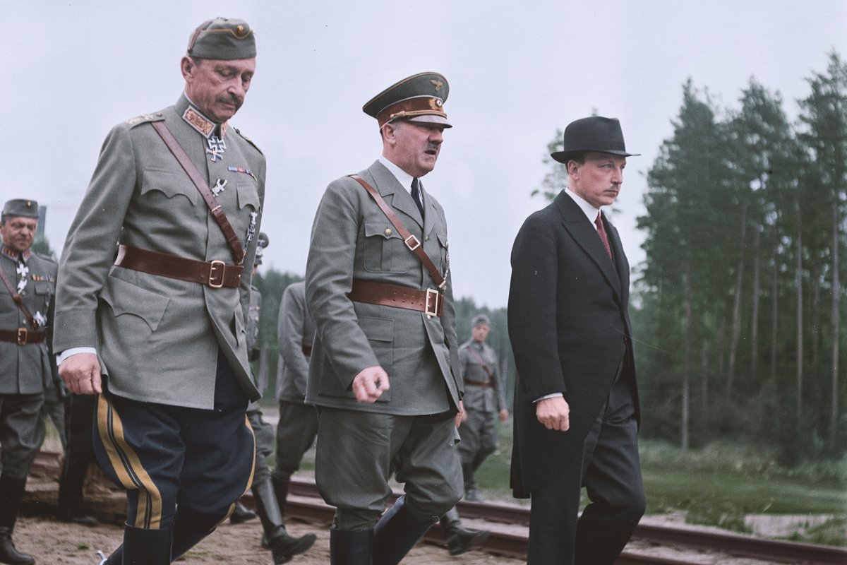 Карл Густав Маннергейм, Адольф Гитлер и Ристо Рюти, Финляндия, 4 июня 1942 года. Фото:  finna.fi  / R8cocin8 /  Wikimedia