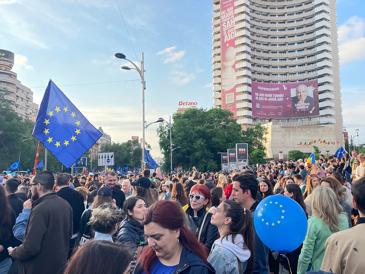 Портрет Гарри Каспарова на здании гостиницы Grand Hotel. Фото: Илья Азар