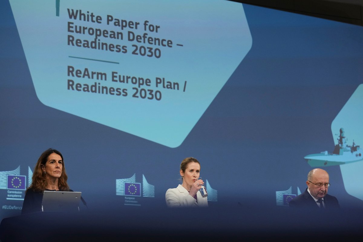 Кая Каллас и Андрюс Кубилюс на пресс-конференции по  Белой книге в  Брюсселе, 19 марта 2025 года. Фото: Virginia Mayo / AP Photo / Scanpix / LETA