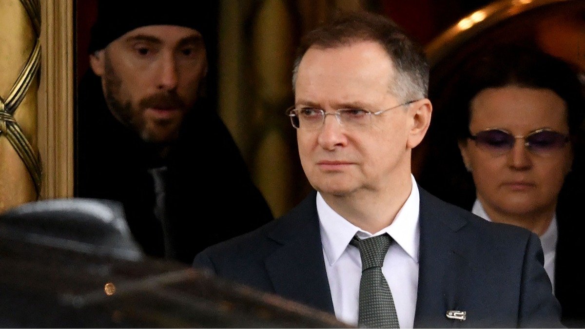 «Тупик» из-за Мединского