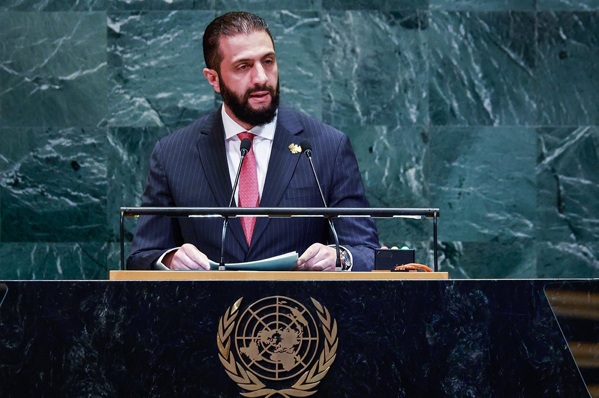 Президент Сирийской Арабской Республики Ахмед аш-Шараа на 80-й сессии Генеральной Ассамблеи ООН, Нью-Йорк, США, 24 сентября 2025 года. Kena Betancur / EPA