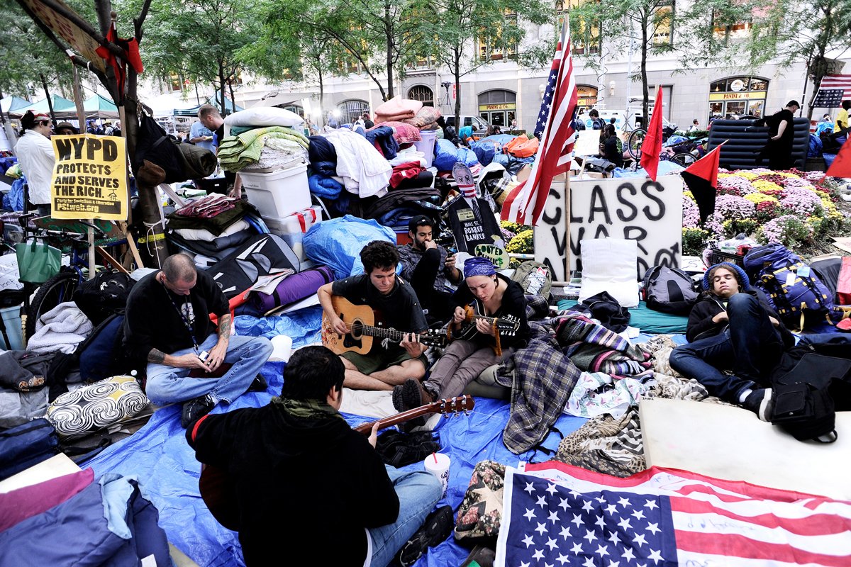 Палаточный лагерь участников движения Occupy Wall Street недалеко от Уолл-стрит в Нью-Йорке, 11 октября 2011 года. Фото: Justin Lane / EPA