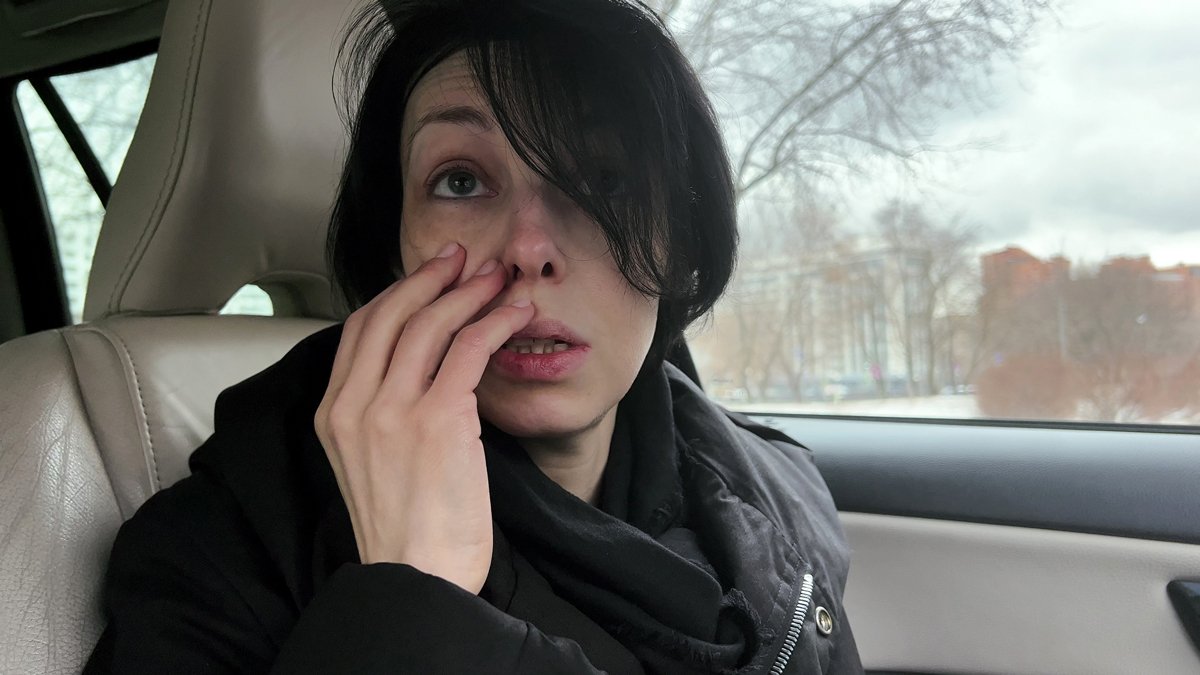 Анна Немзер в фильме «Мои нежелательные друзья: Часть I — Последний воздух в Москве», 2024 год. Фото: Джулия Локтев / Berlinale