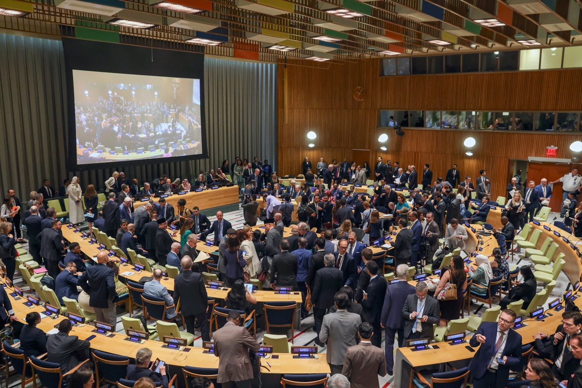 Участники конференции, посвящённой решению израильско-палестинского конфликта в штаб-квартире ООН в Нью-Йорке, США, 28 июля 2025 года. Фото: Sarah Yenesel / EPA