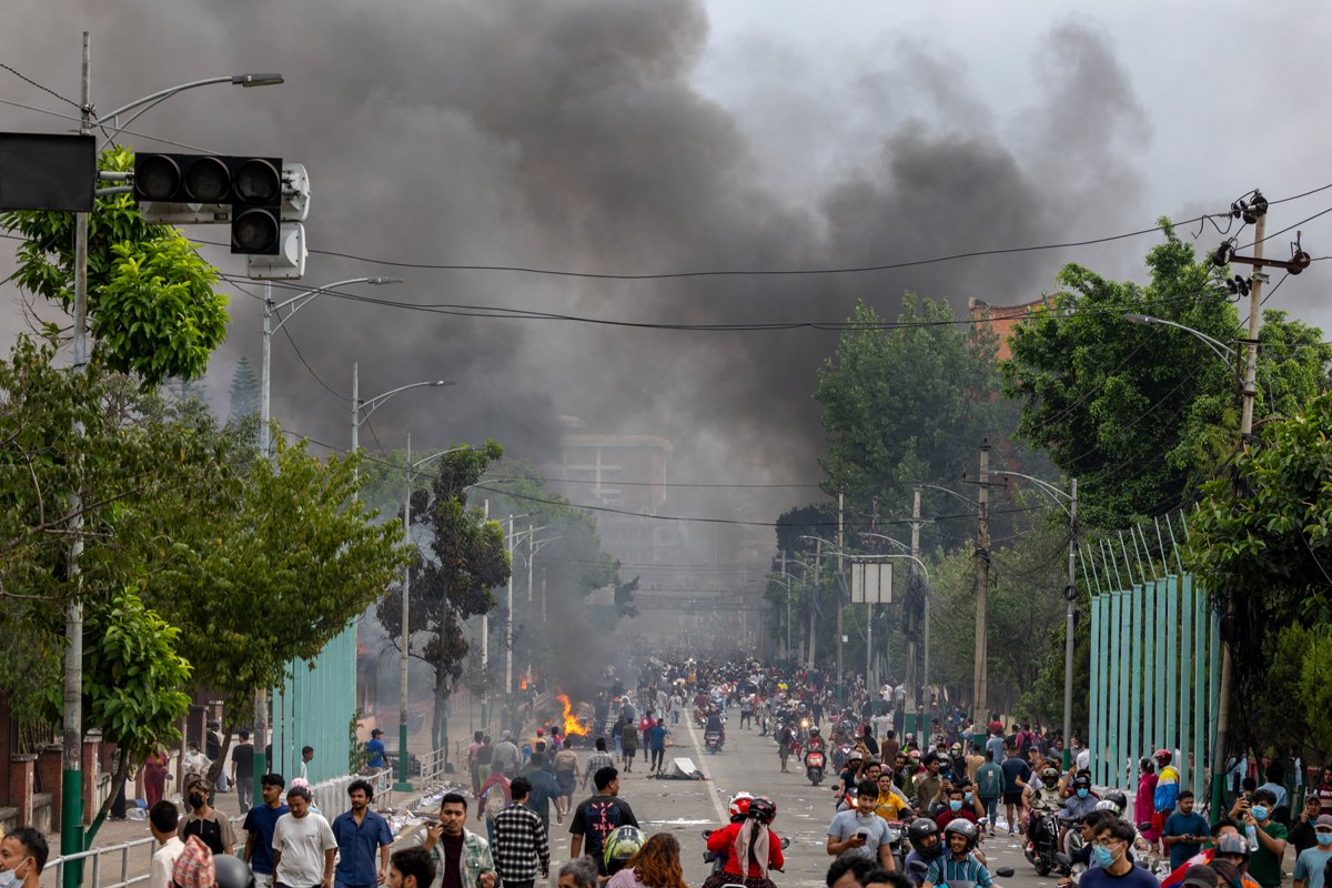 Огонь и дым в Катманду, Непал, 9 сентября 2025 года. Фото: Narendra Shrestha / EPA