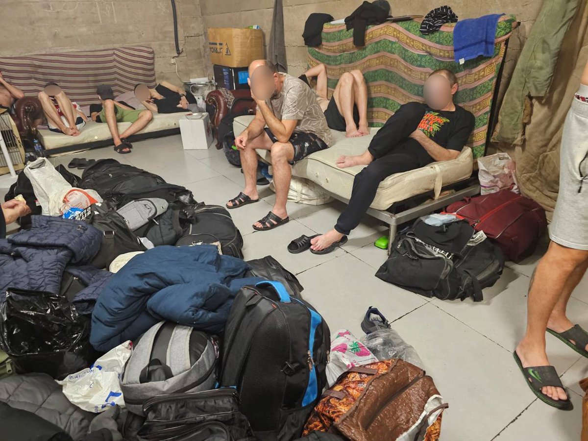 Фото, переданные «Новой-Европа» украинцами, застрявшими на КПП Верхний Ларс