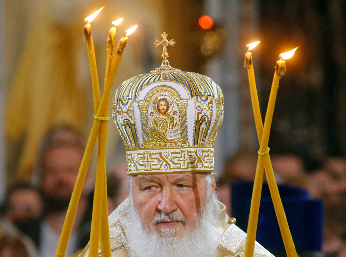Патриарх Кирилл ведет рождественское богослужение в Храме Христа Спасителя, Москва, 7 января 2016 года. Фото: Сергей Чириков / EPA