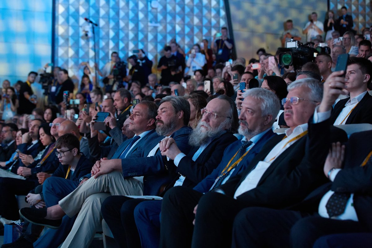 Гости «Форума будущего-2050». Фото: пресс-служба форума