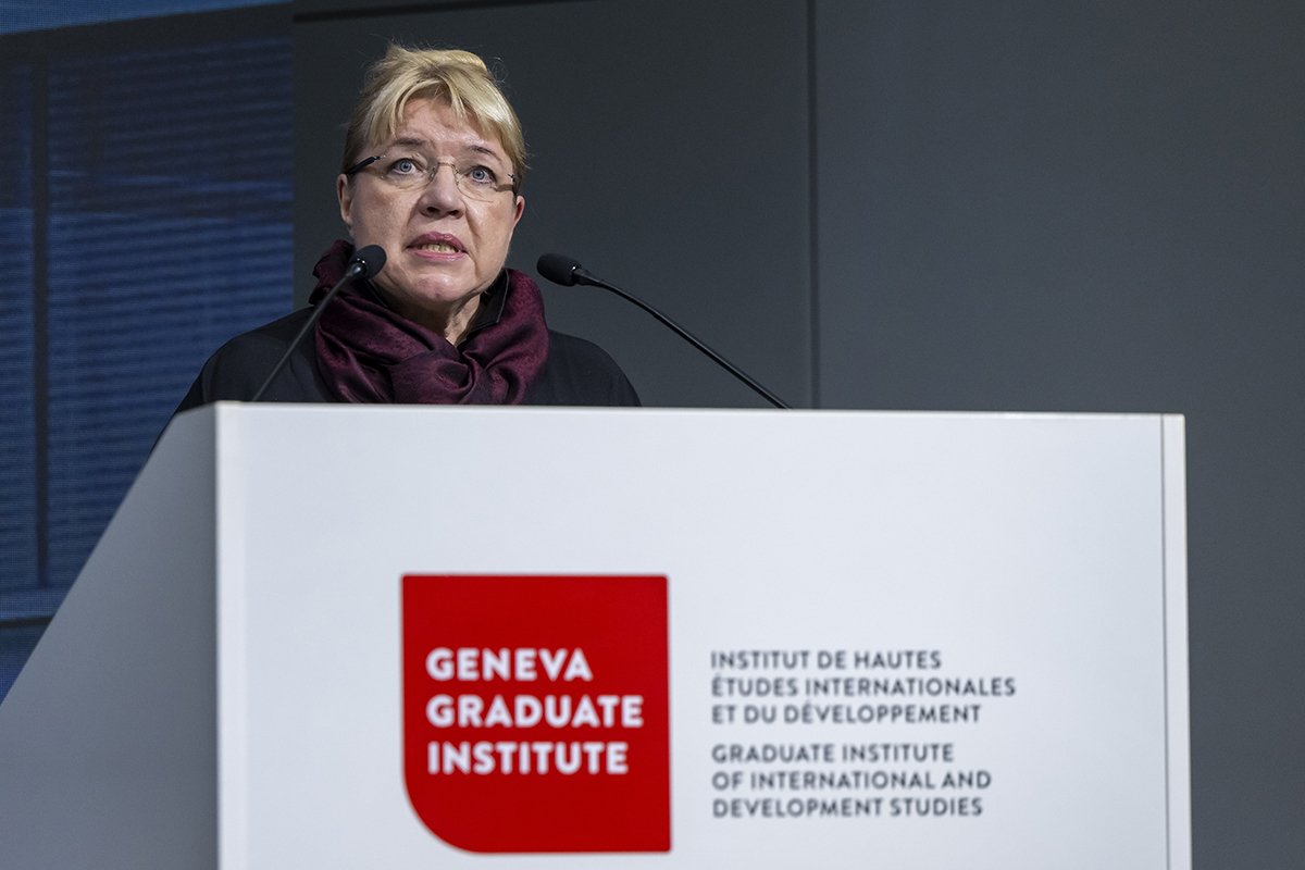 Елена Жемкова, соучредитель и исполнительный директор российской правозащитной организации «Мемориал», которая была удостоена Нобелевской премии мира за 2022 год, выступает с речью о мире в Женеве, Швейцария, 3 ноября 2022 года. Фото: Martial Trezzini / EPA-EFE