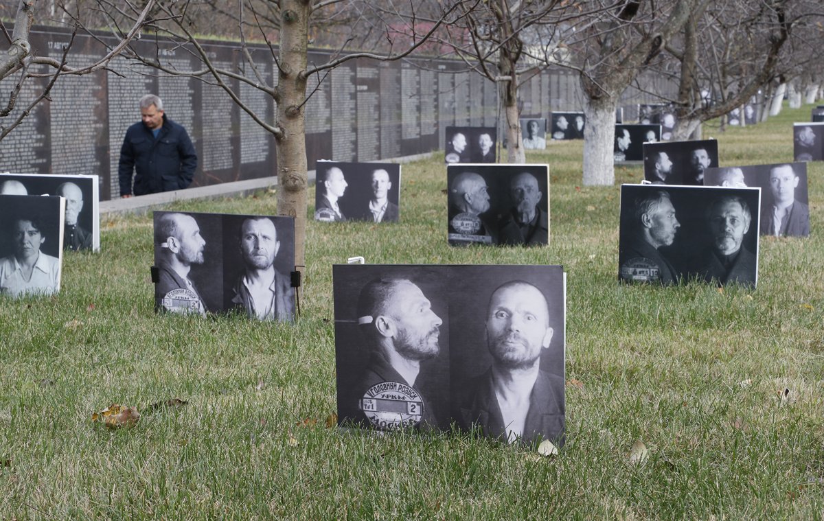 Мемориал «Сад памяти» на Бутовском полигоне, Московская область, 30 октября 2023 года. Фото: Максим Шипенков / EPA