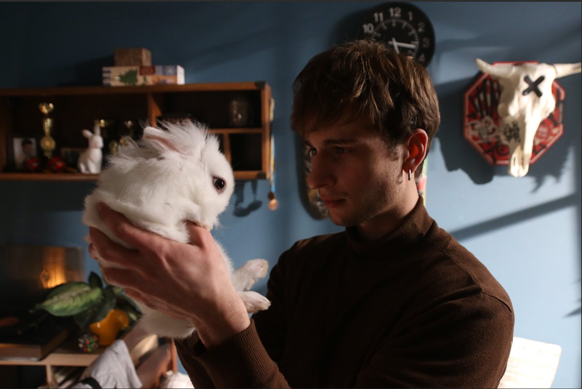 Кадр из новеллы «Белый кролик, или Туда и оттуда» (Михаил Матюхин). Источник: Sota Cinema Group