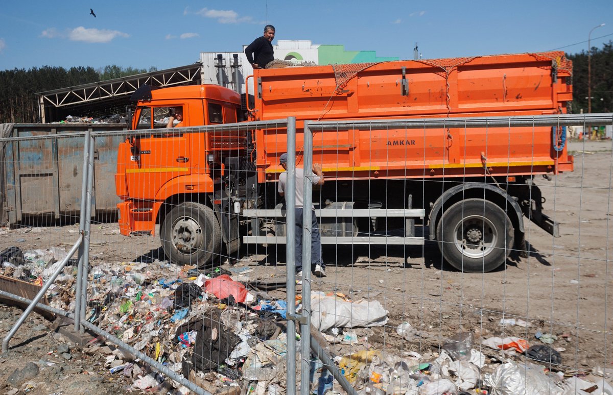 Грузовик на полигоне твердых бытовых отходов «Широкореченский», Свердловская область, 11 июня 2024 года. Фото: Марина Молдавская / Коммерсантъ / Sipa USA / Vida Press