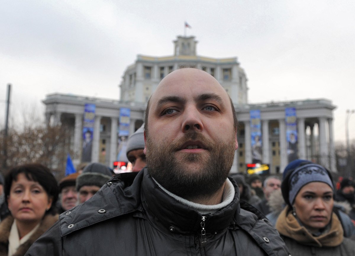 Представитель движения «Синие ведёрки» Пётр Шкуматов во время митинга московских автомобилистов на Суворовской площади Москвы, 7 декабря 2014 года. Фото: Антон Белицкий / Коммерсантъ / Sipa USA / Vida Press
