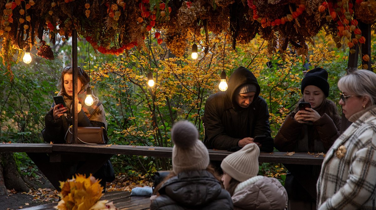 «А теперь к насущным новостям. Инет верните!»