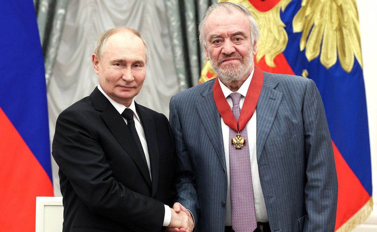 Владимир Путин награждает Орденом «За заслуги перед Отечеством» Валерия Гергиева, 30 мая 2024 года. Фото: Валерий Шарифулин / ТАСС / Kremlin