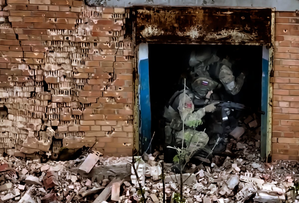 Российские военнослужащие во время боя. Фото: Пресс-служба Министерства обороны России / EPA