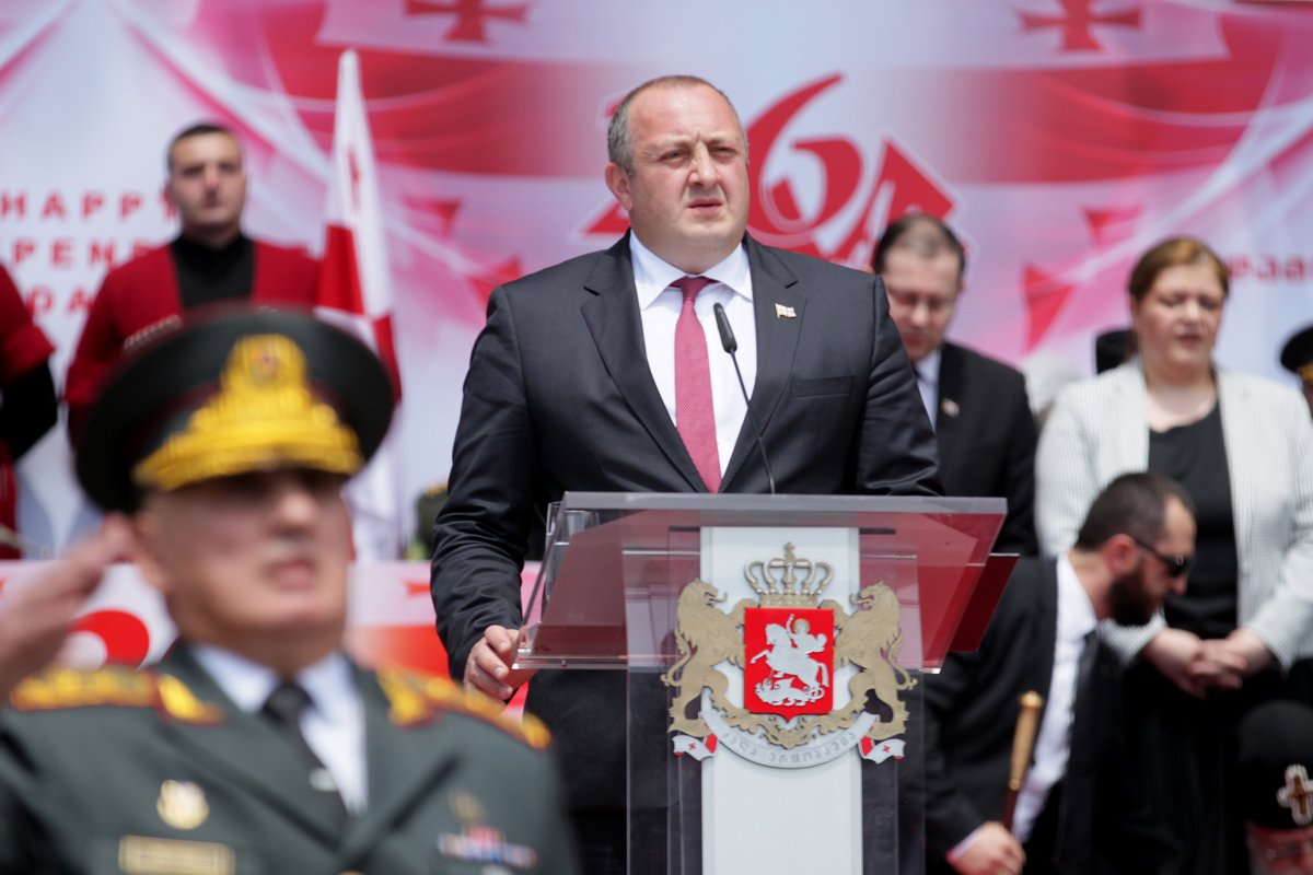 Георгий Маргвелашвили на военном параде в честь Дня независимости Грузии, Тбилиси, 26 мая 2015 года. Фото: Zurab Kurtsikidze / EPA