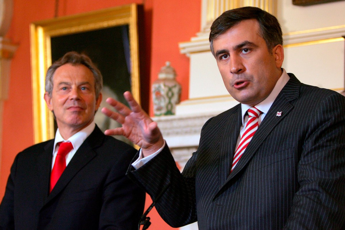 Михаил Саакашвили и премьер-министр Великобритании Тони Блэр во время пресс-конференции в Лондоне, Великобритания, 25 апреля 2007 года. Фото: Alastair Grant / EPA