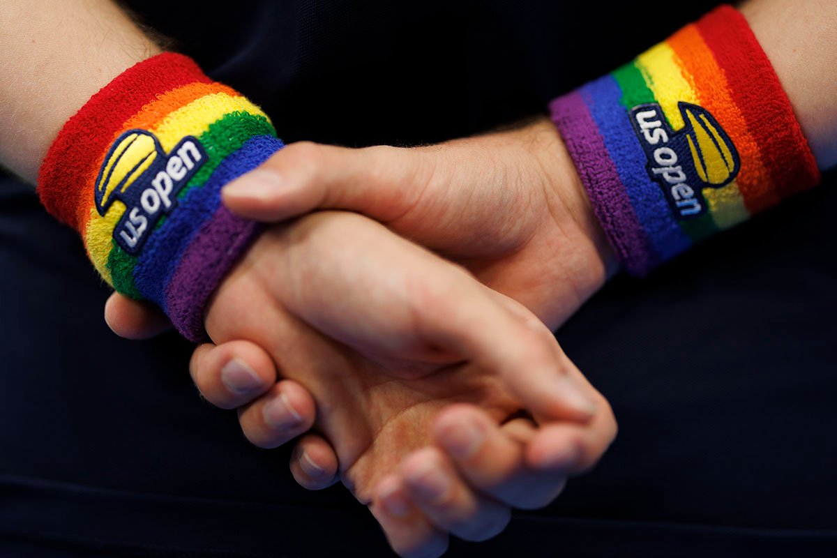 Повязки цвета ЛГБТК+ на руках спортсмена, Нью-Йорк, США, 29 Август 2024 года. Фото: EPA / CJ GUNTHER