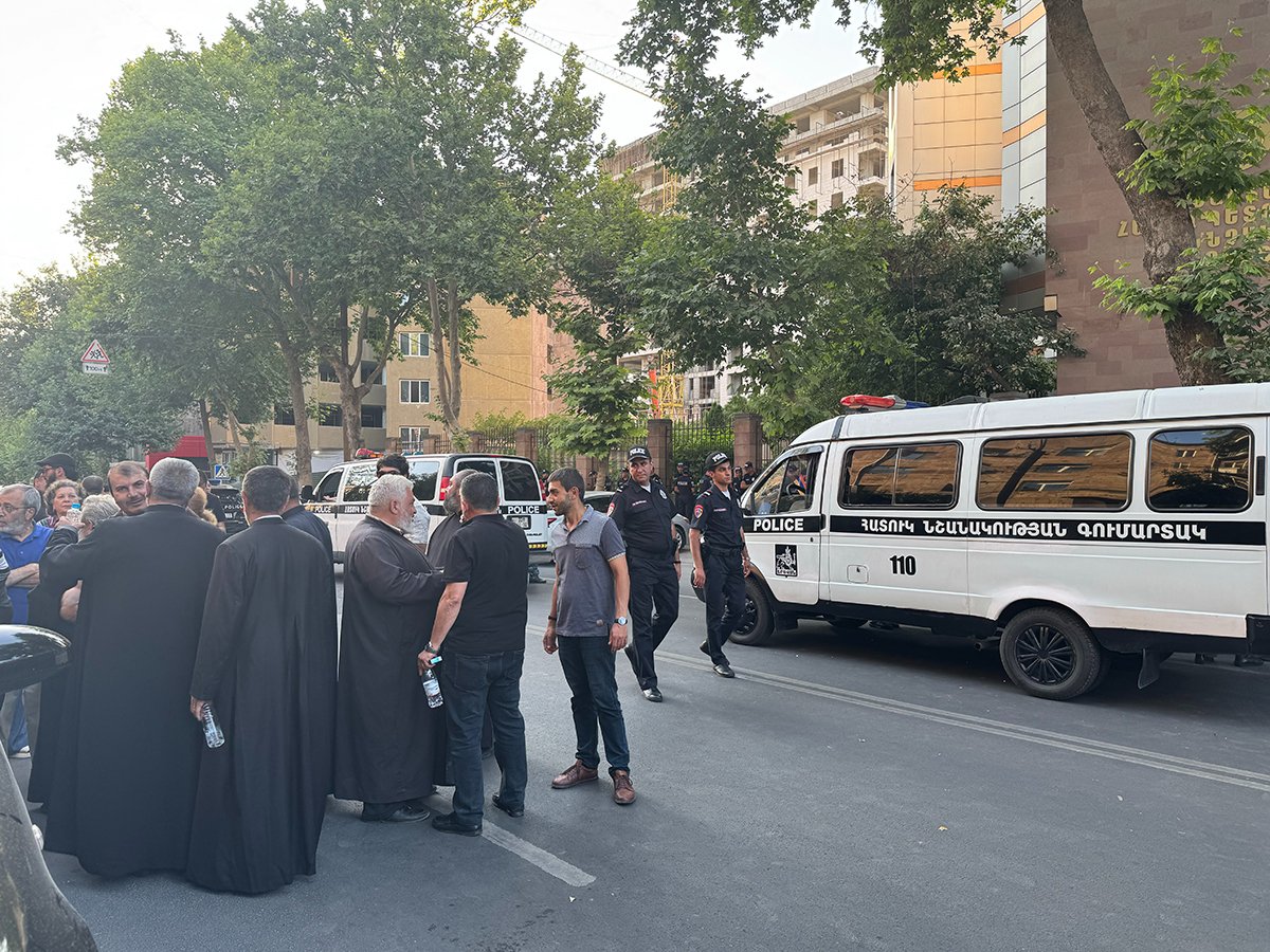 Обстановка у Следственного комитета в Ереване, 27 июня 2025 года. Фото: Варужан Саргсян