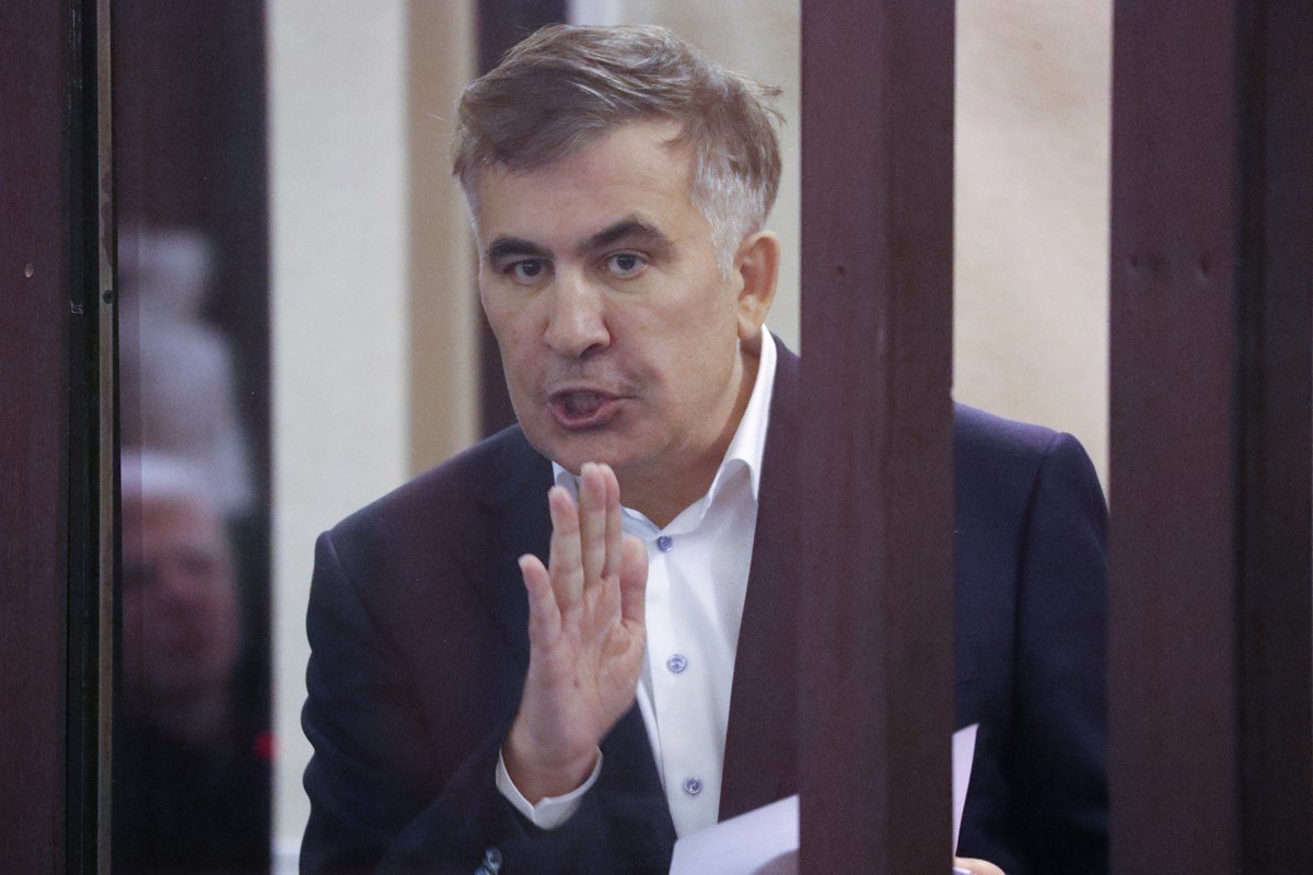 Михаил Саакашвили выступает в суде в Тбилиси, 2 декабря 2021 года. Фото: Irakli Gedenidze / EPA