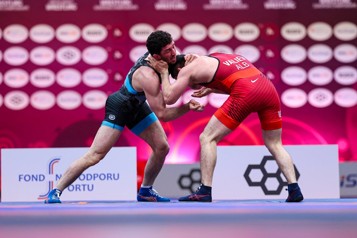 Чермен Валиев на поединке с Заурбеком Сидаковым, Братислава, Словакия, 9 апреля 2025 года. Фото: United World Wrestling / Kadir C. / Imago Images / Scanpix / LETA